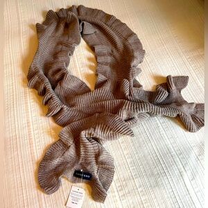 *NWT* Cozy feminine scarf - Lands End - super soft